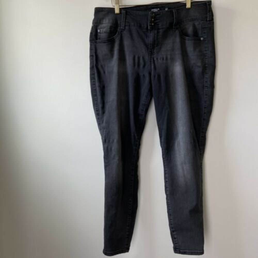 Torrid Womens Black Jegging Skinny Jeans Three 3 Button Size 14R 22 Regular BNWT